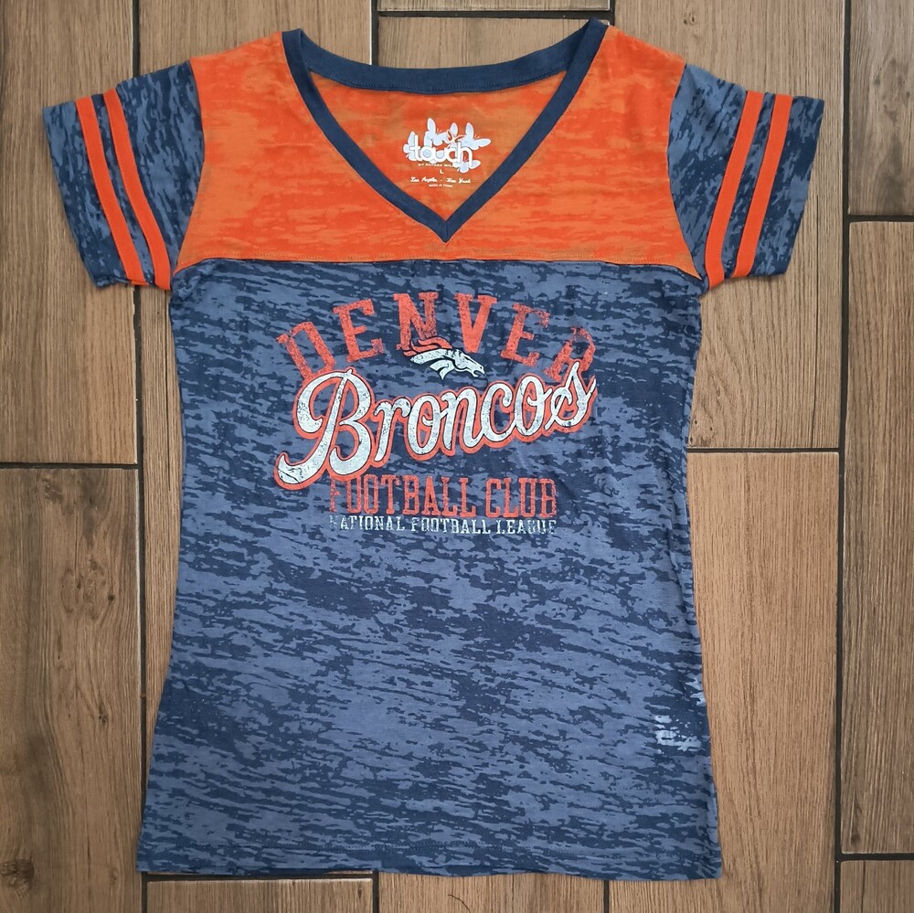 Touch by Alyssa Milano Women's Denvor Bronocs V-Neck Tee, Size Large